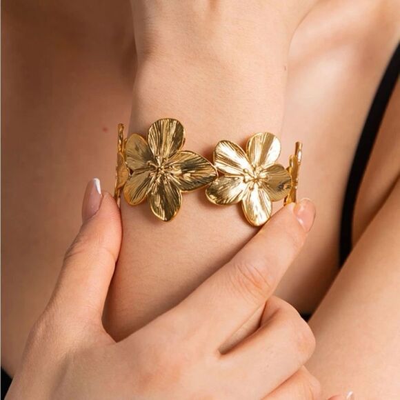 Flower bracelet A753 - Picture 1 of 3